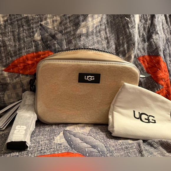 UGG Gold Shearling Pouch - Picture 1 of 5